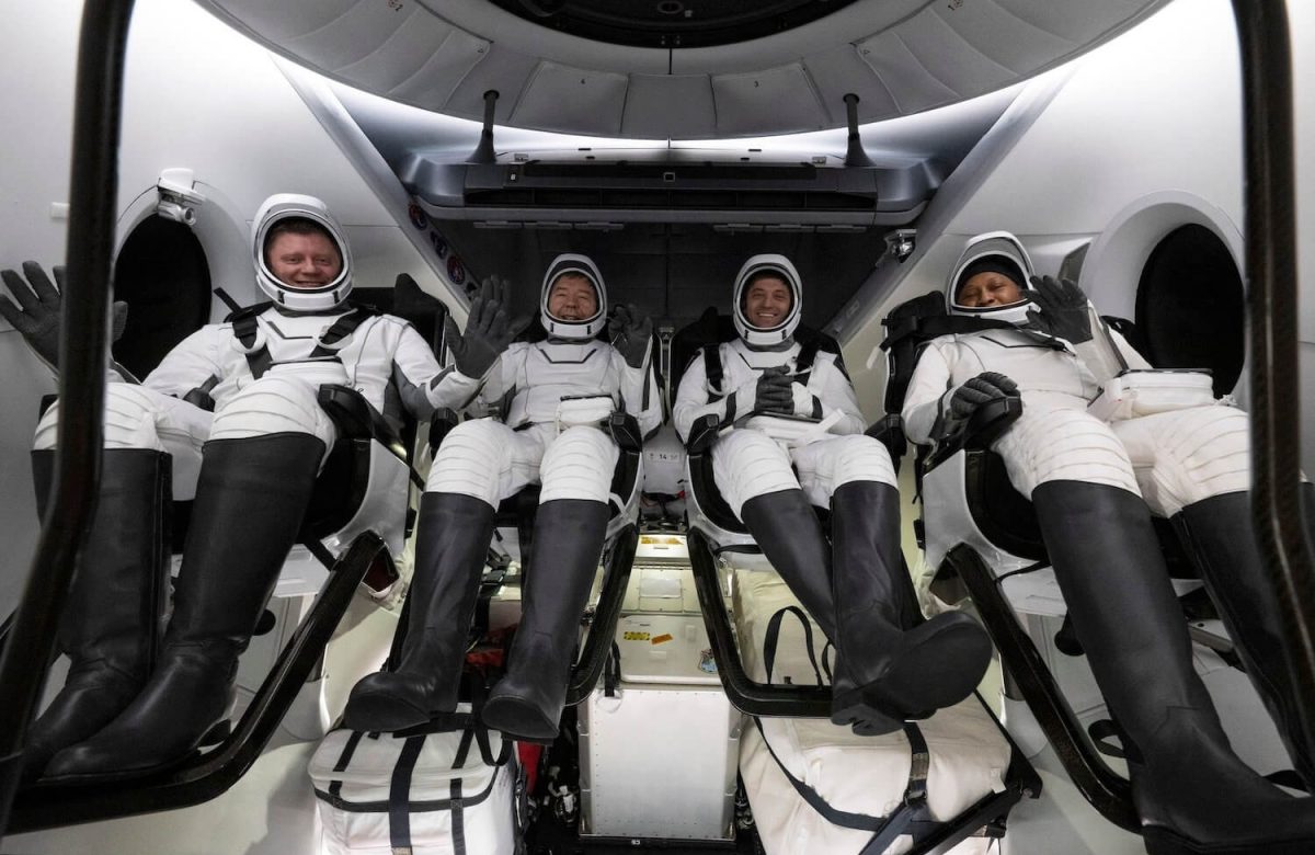 ​NASA astronauts taken to the hospital following splashdown in an unusual event.
 