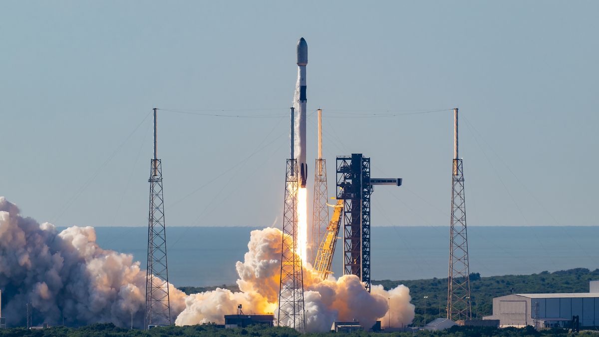  The SpaceX Falcon 9 rocket is launching the KoreaSat-6A satellite today, marking its 23rd flight, which ties the record.
 