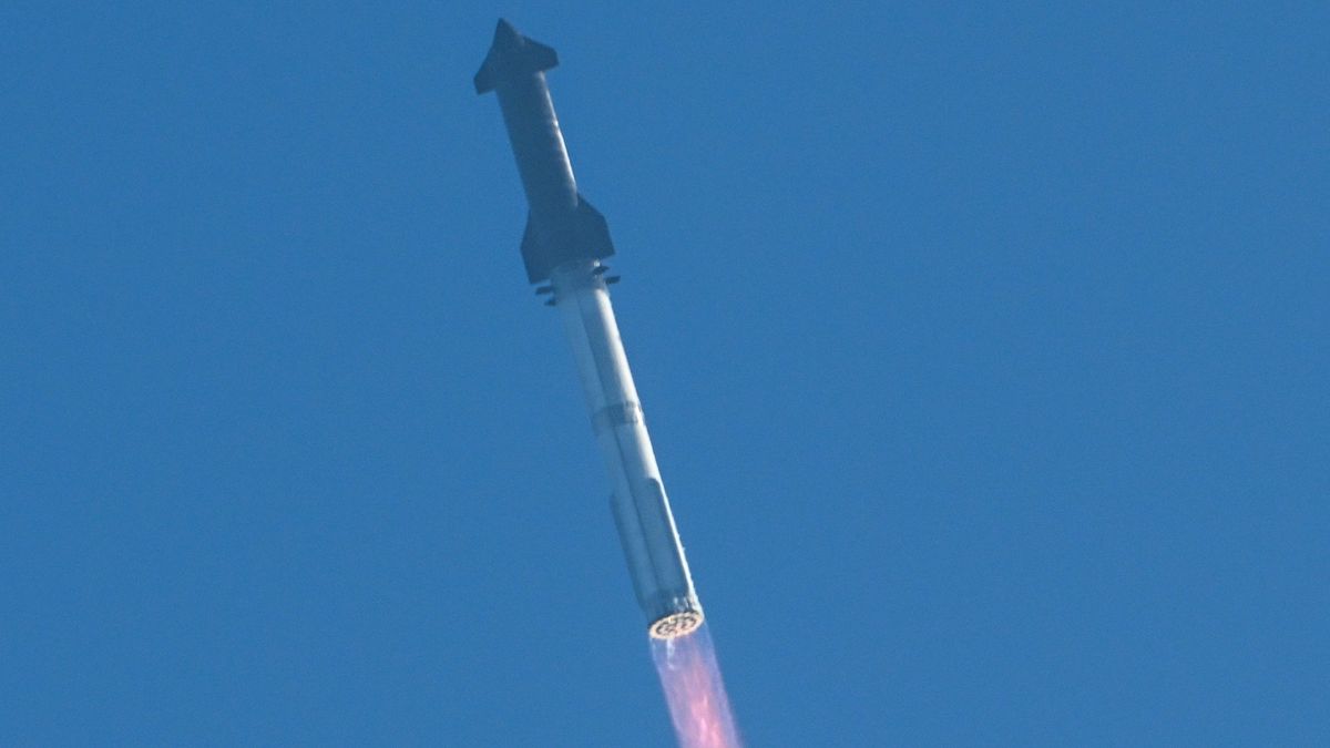  SpaceX Starship sends a banana to space, avoids giant rocket catch during its sixth test flight (video, photos).
 