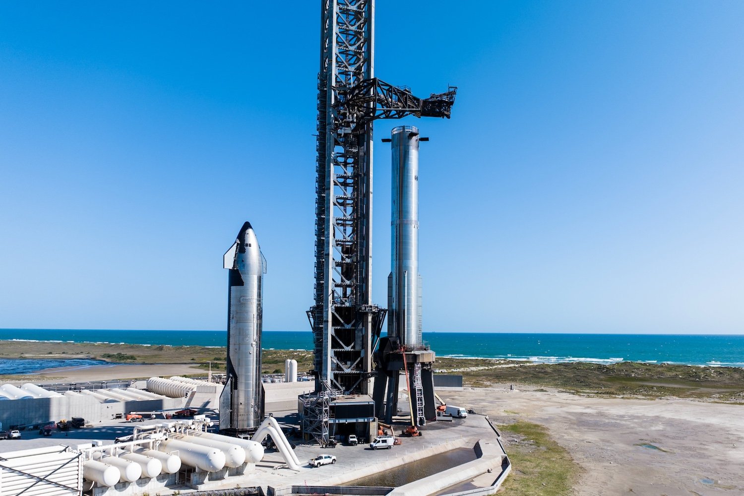  Tune in live as SpaceX tries to catch a Starship booster in high-stakes maneuver.
 