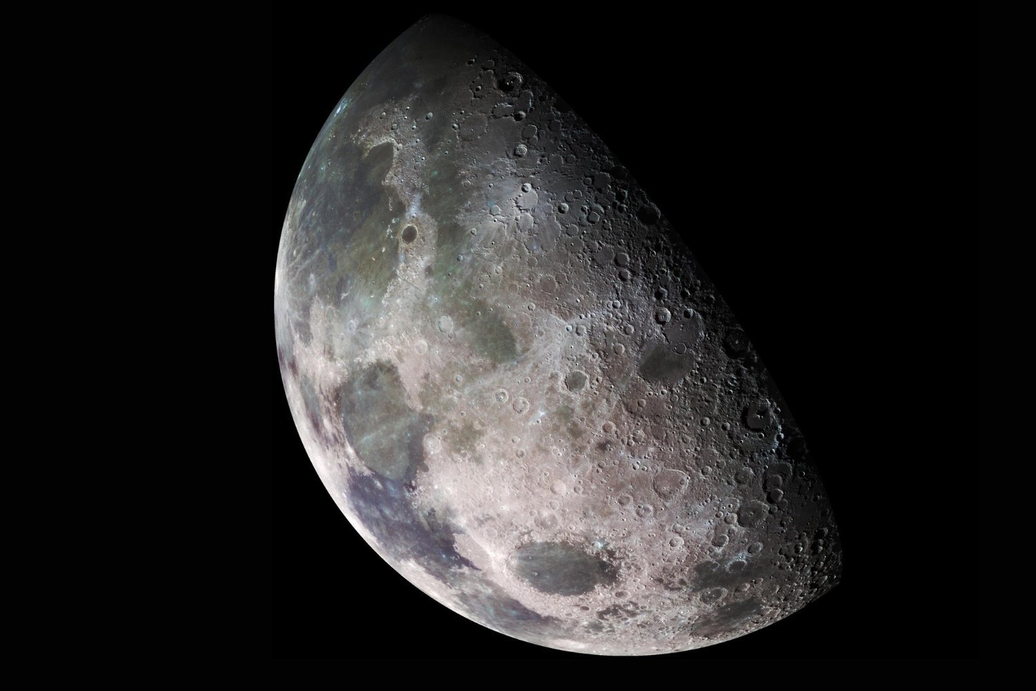  ​Apollo Crystals Uncover the Moon’s Actual Age
 