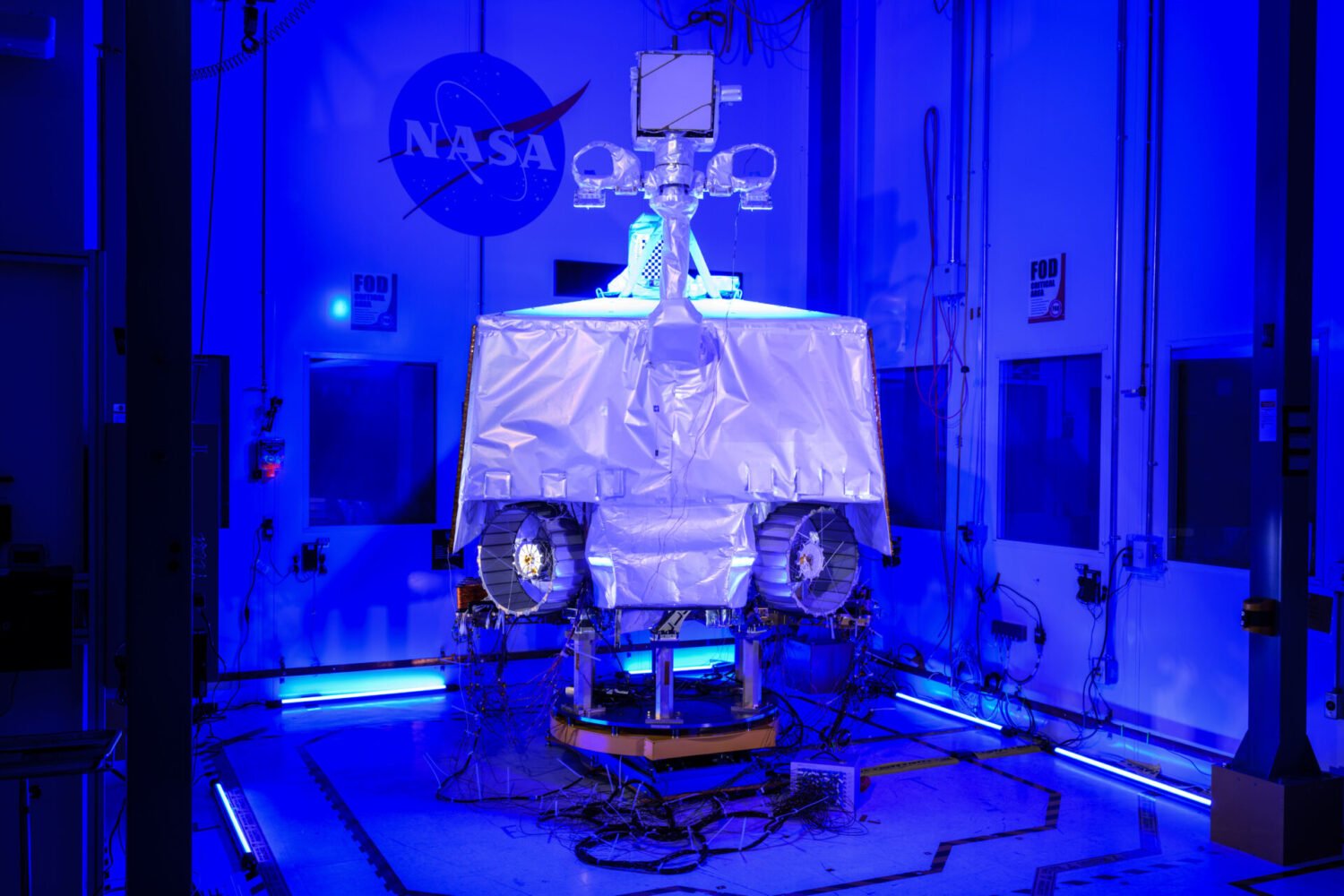  ​NASA possesses an impressive moon rover, but currently lacks a method to transport it to the lunar surface.
 