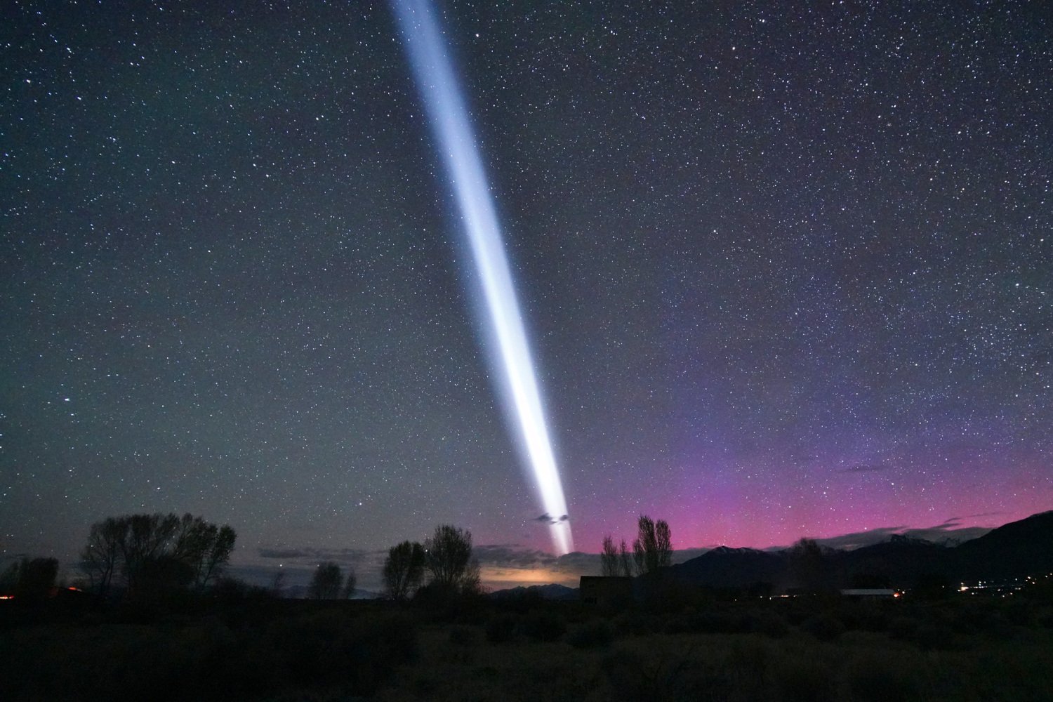  ​Unusual, Bright White Line Interrupts Rare Aurora Displays Across the United States.
 