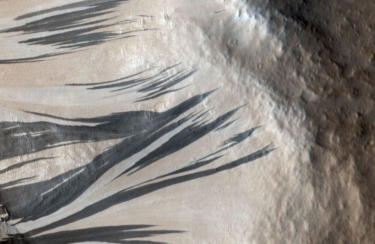 ​Is there water on Mars? Scientists have found that the enigmatic dark streaks are not as they previously assumed.
 