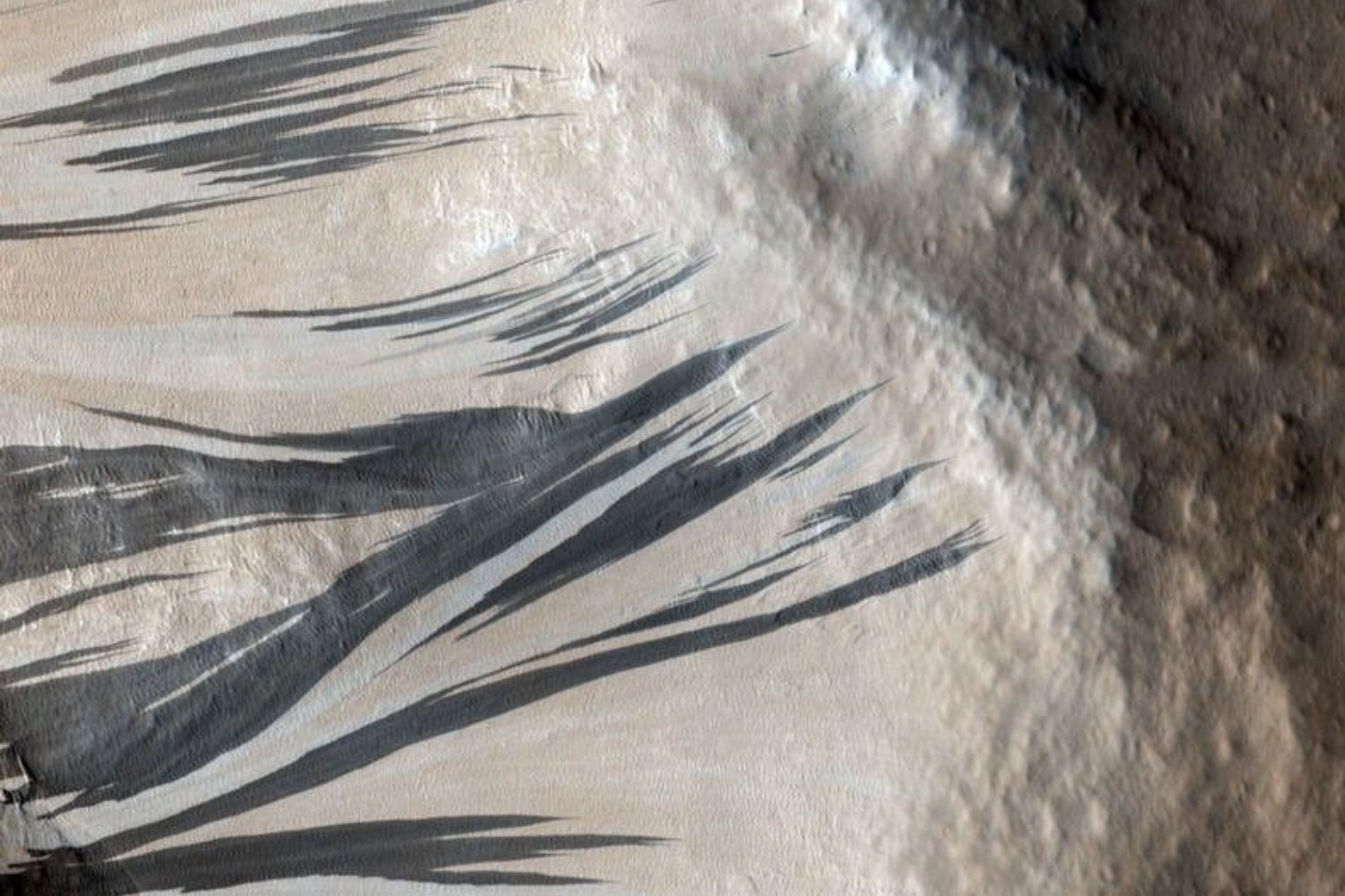  ​Is there water on Mars? Scientists have found that the enigmatic dark streaks are not as they previously assumed.
 