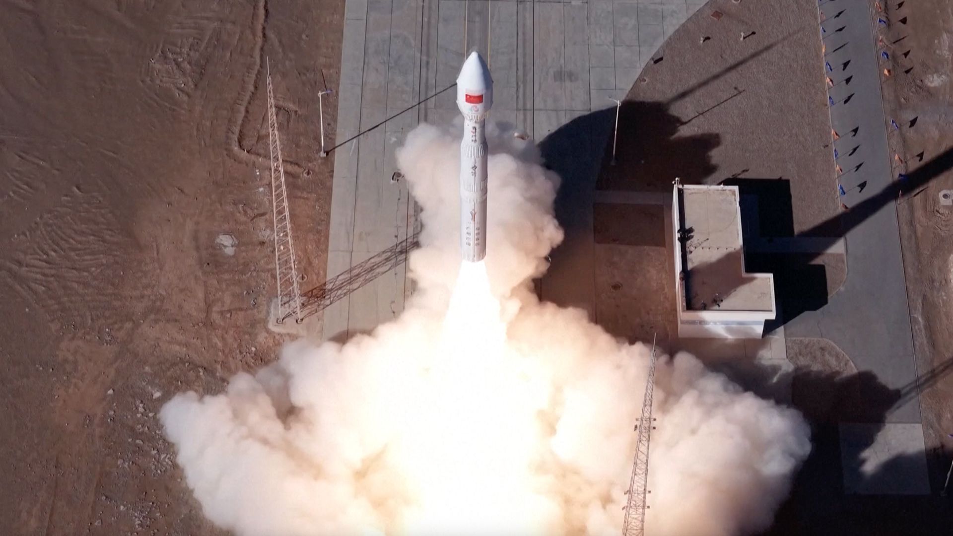  SpaceX says Chinese-launched spacecraft nearly collided with Starlink satellite
 